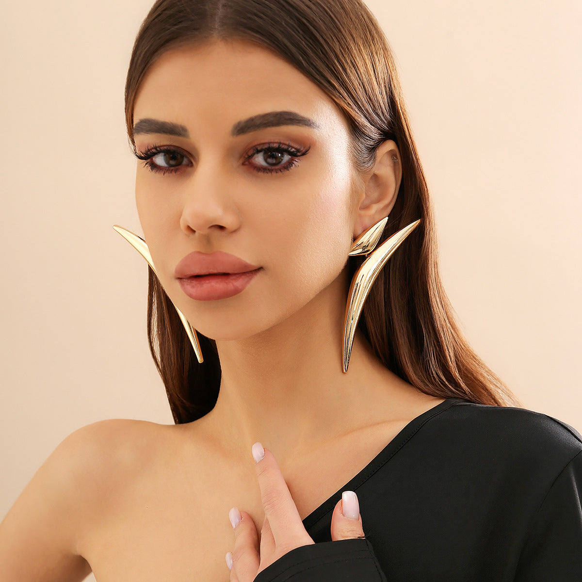 Aced Bow Earclip