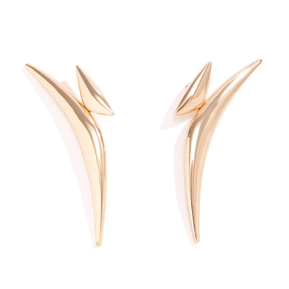 Aced Bow Earclip