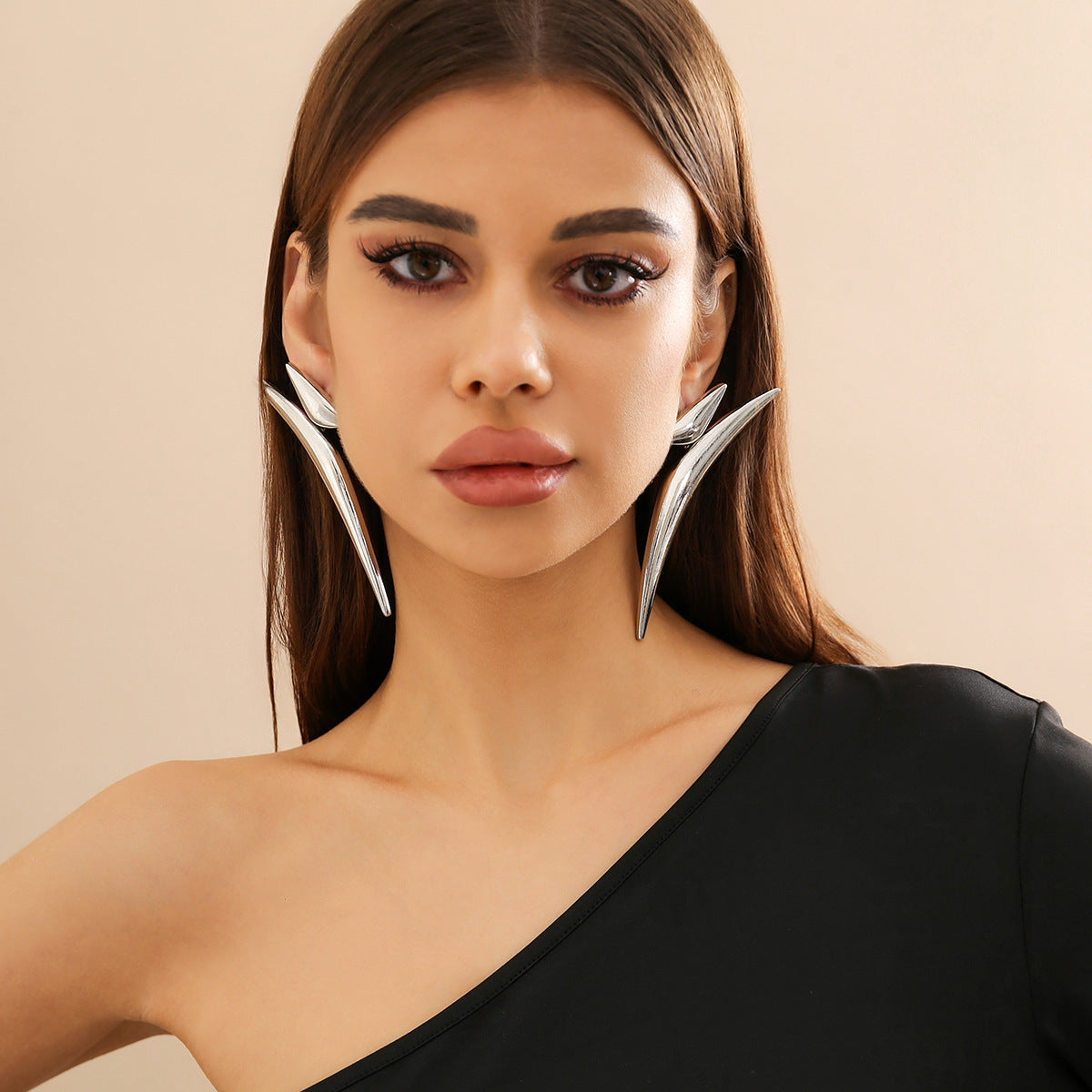 Aced Bow Earclip