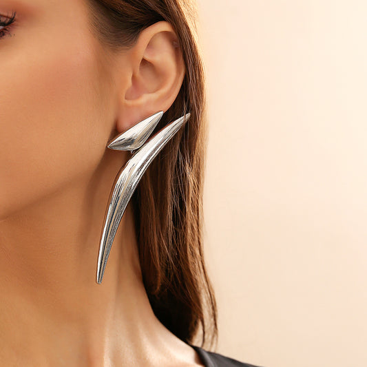 Aced Bow Earclip
