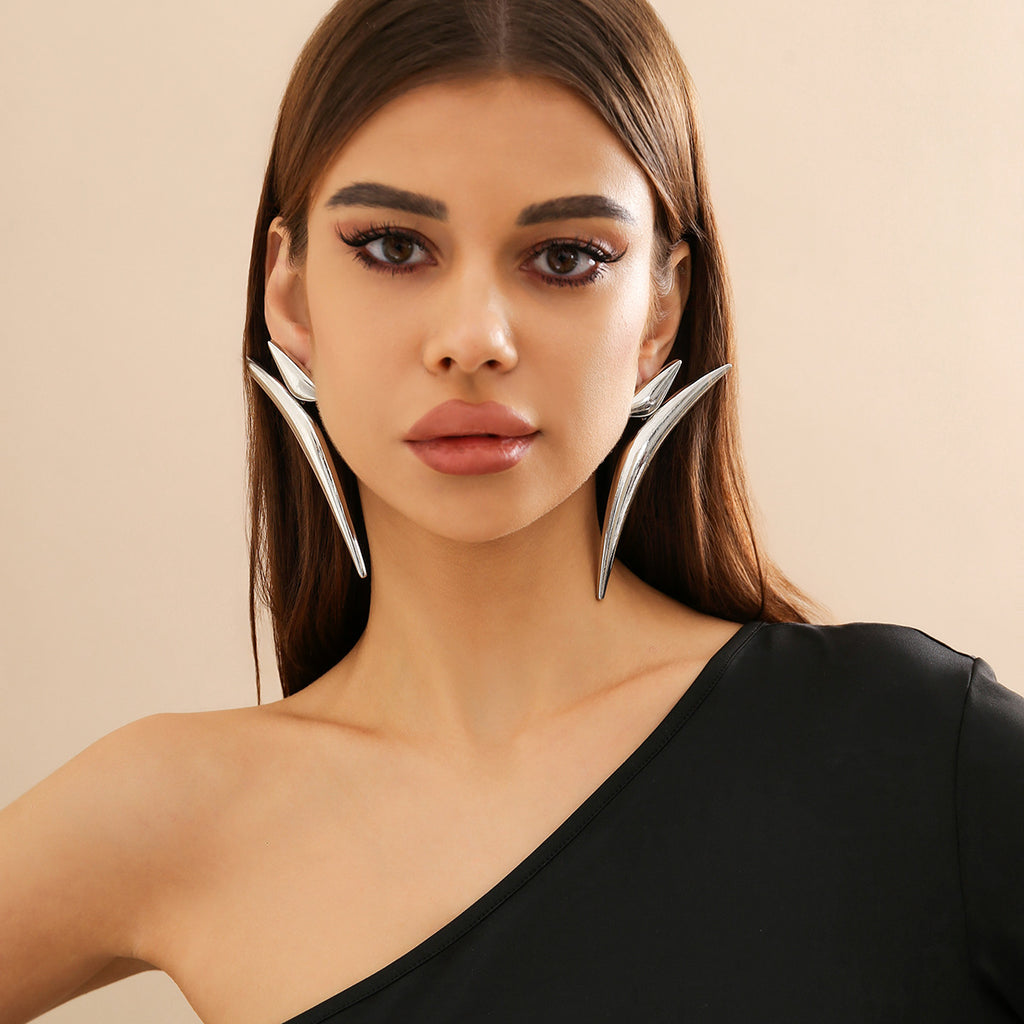 Aced Bow Earclip